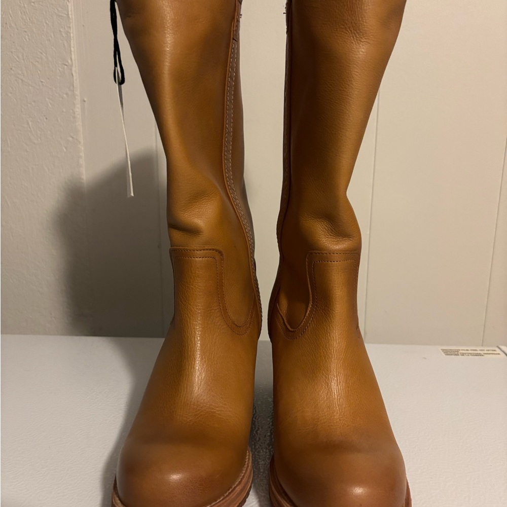 Elegant Tan Leather Heeled Boots - Picture 2 of 6